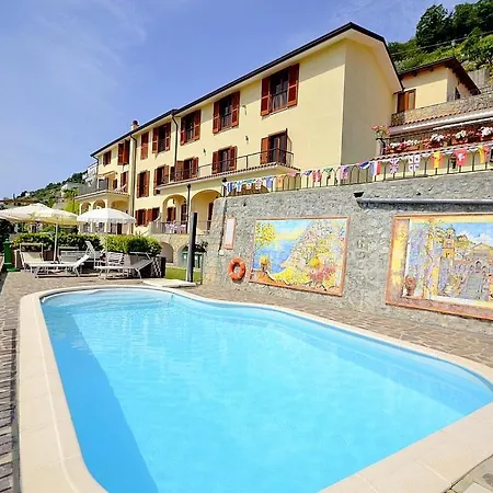 Sleeps 6 Pool Air Con Wifi Apartment