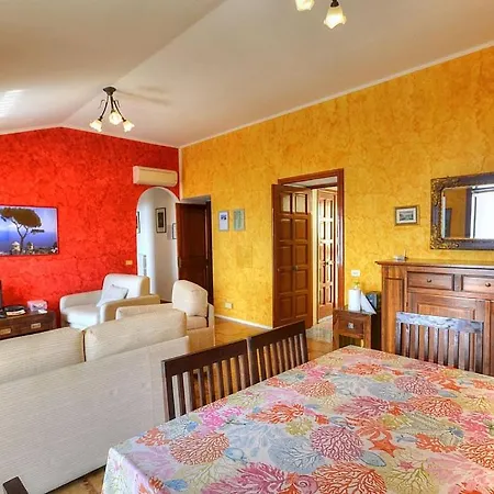 Apartment Sleeps 6 Pool Air Con Wifi Scala
