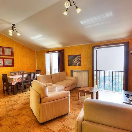 Sleeps 6 Pool Air Con Wifi Apartment