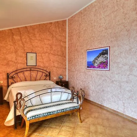 Sleeps 6 Pool Air Con Wifi Scala